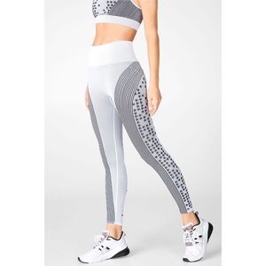 Fabletics High Waisted Seamless Star Capri